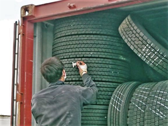 measuring of tread depth of secondhand tire